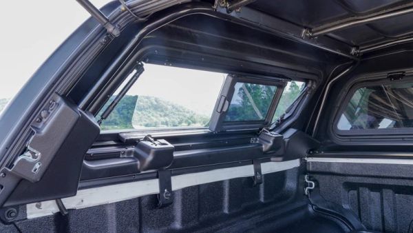 Maxliner Venture Ausstellfenster mit Schiebefenster